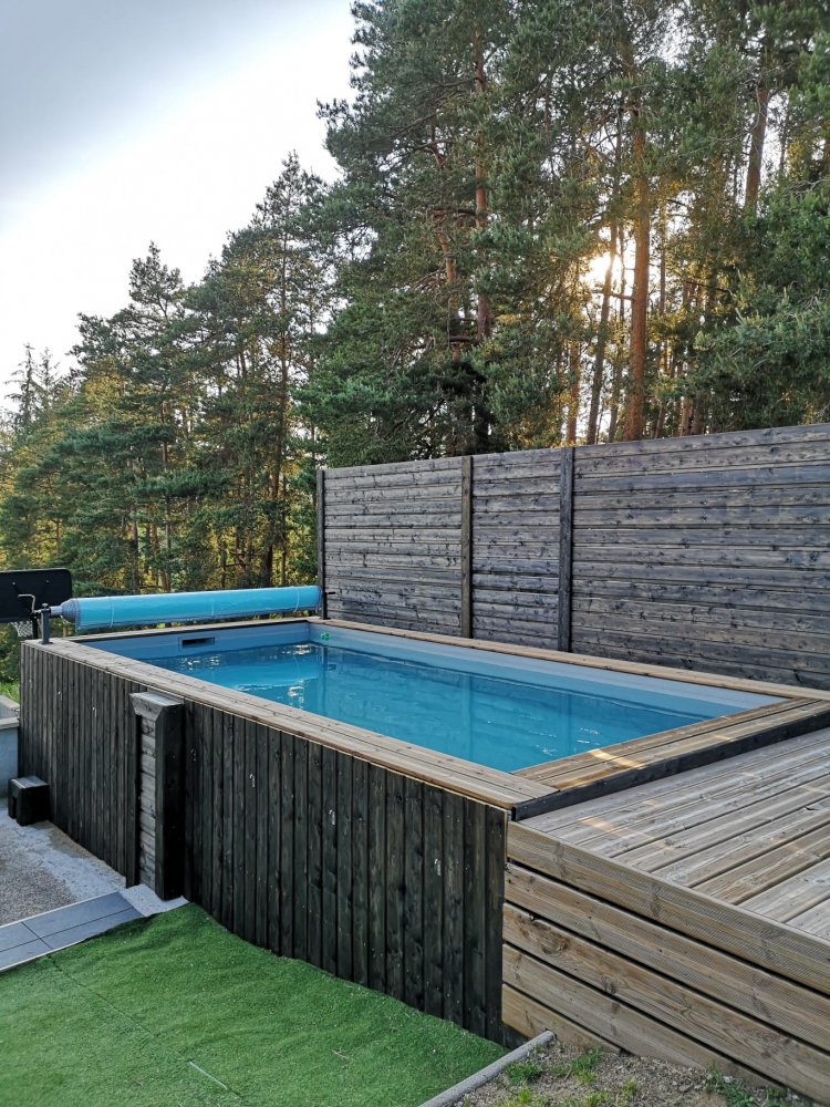 Habillage en bois d'une piscine hors sol et réalisation d'une terrasse à  Crest 26 - OSEBOIS