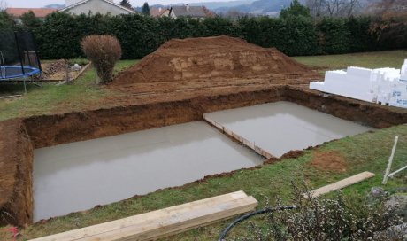 Après terrassement coulage de la dalle béton 