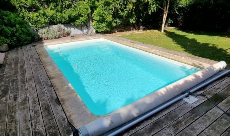 Chantier en cours de rénovation d'une piscine 6 x 3 à Clermont Ferrand avec remplacement de la terrasse bois 