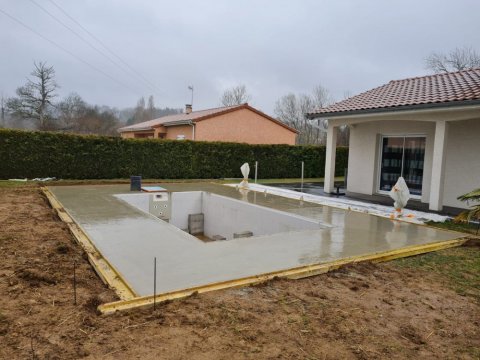 Construction d'une piscine sur mesure 6 x 3 avec bloc filtrant à Noirétable