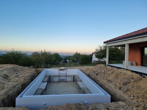 Depuis début septembre 9 bassins creusés et montés... Arconsat, Thiers, Peschadoire, Courpière,Vinzelle, Roanne, Brassac les Mines nous intervenons partout... alors n'hésitez pas, un projet de piscine en tête? Pensez professionnel, pensez Creative Construction !!!!