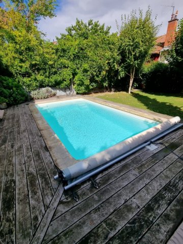 Chantier en cours de rénovation d'une piscine 6 x 3 à Clermont Ferrand avec remplacement de la terrasse bois 