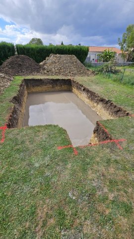 Nouveau projet de piscine sur mesure avec mur filtrant et aménagement des extérieurs en bois mélèze Européen