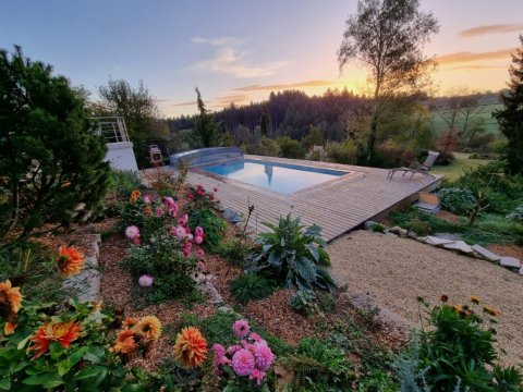 Construction d'une piscine avec aménagement extérieur en bois à Thiers