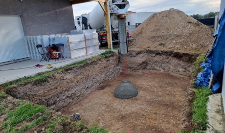 Piscine sur mesure 6 x 3 avec mur filtrant intégré à Roanne en cours de construction