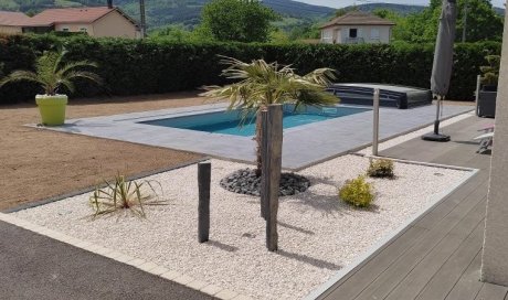 Réalisation de votre projet de piscine avec aménagement extérieur à Noirétable