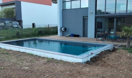 Maison d'architecte et évolution des travaux de sa piscine 8 x 4 avec aménagement des plages à Vichy 