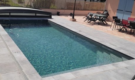 Création d'une piscine sur mesure  8 x 4 avec son dôme à Thiers