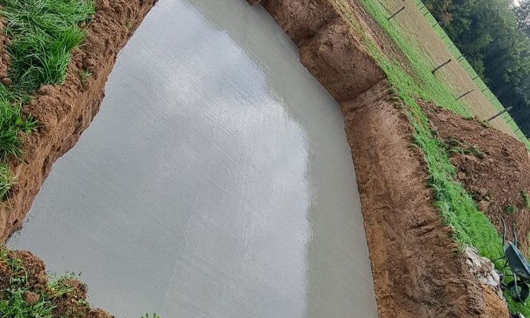 Réalisation en cours d'une piscine sur mesure 7 x 3,5 avec mur filtrant à Peschadoire