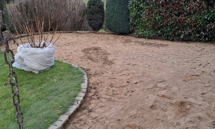 Rénovation d'une piscine 11 x 5 avec escalier roman et habillage en carrelage gré cérame des extérieurs à Thiers