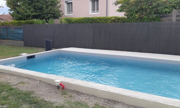 Différentes étapes de la construction d'une piscine sur mesure 7 x 3.5m à Lempdes