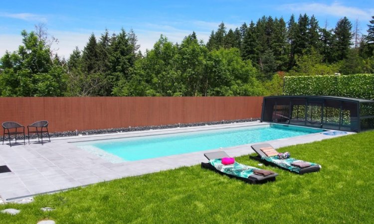 Votre pisciniste créative constrution vous présente l'aménagement des extérieurs d'une piscine 13 x 4 à Lentigny