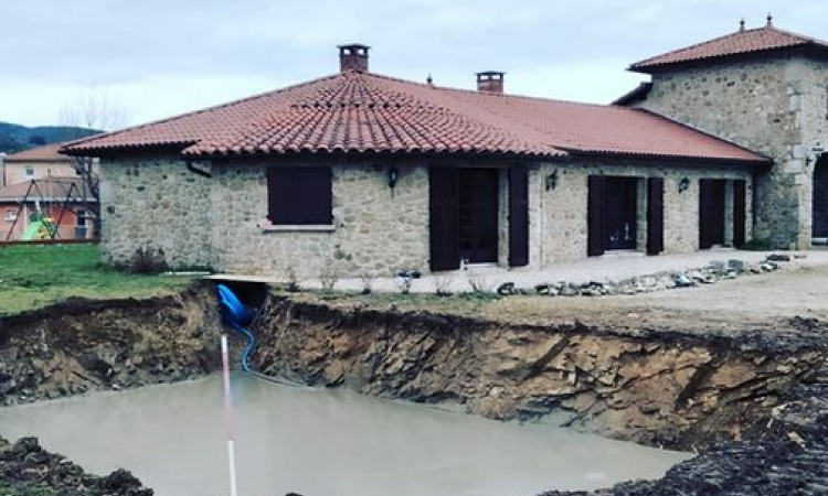 Après le terrassement coulage de la dalle béton 